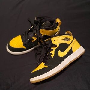 Jordan 1 “New Love” 💛